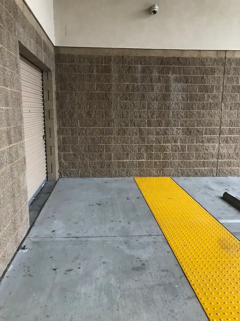 Roll-Up-Door