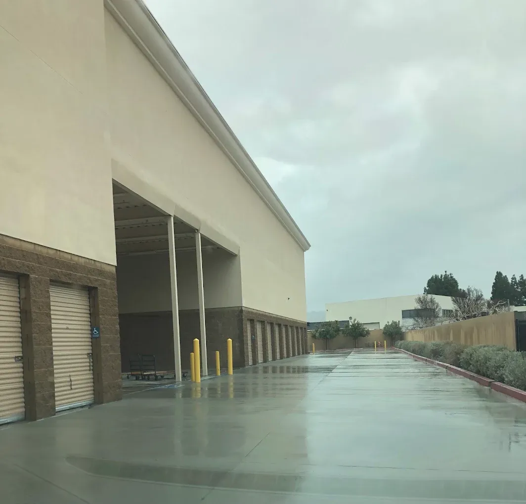 Storewell-Drive-Way