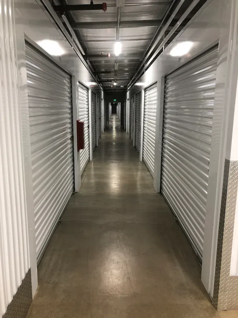 Storewell-Indoor-Hallway